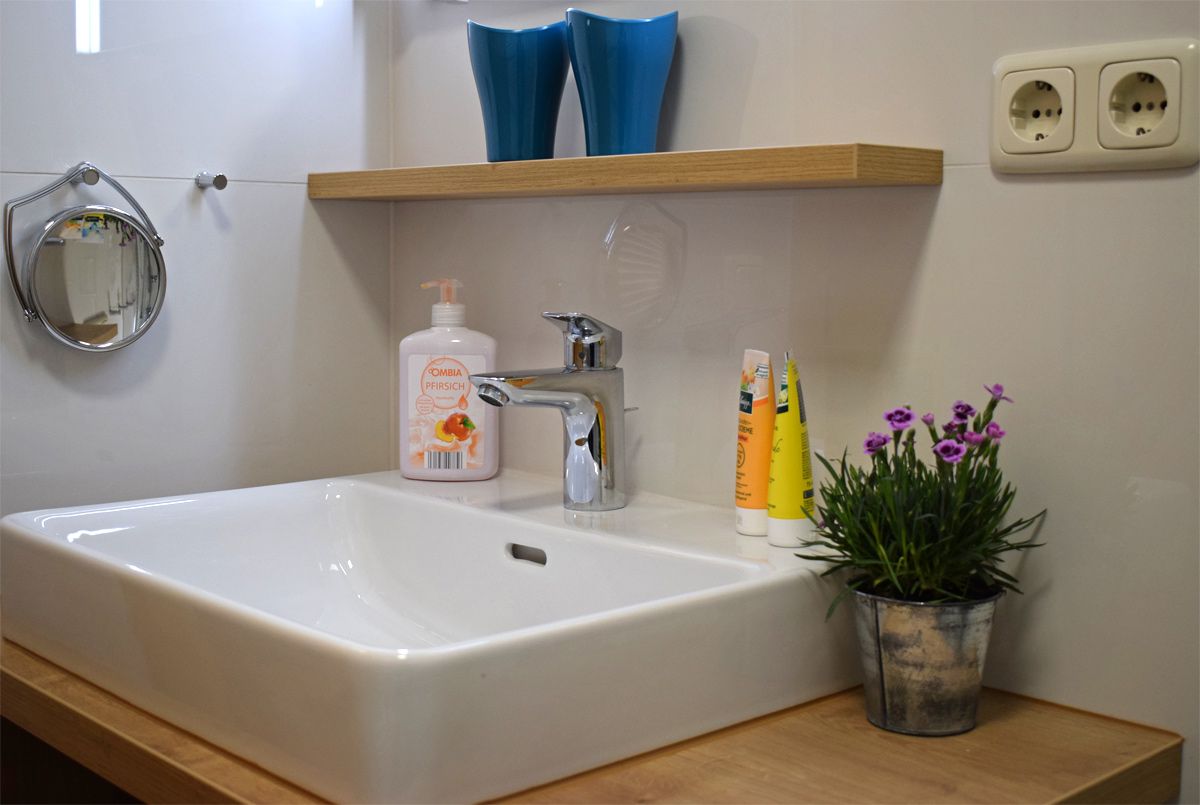 Helles Badezimmer