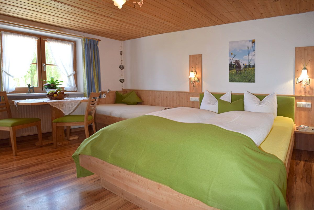Schlafzimmer mit Doppelbett