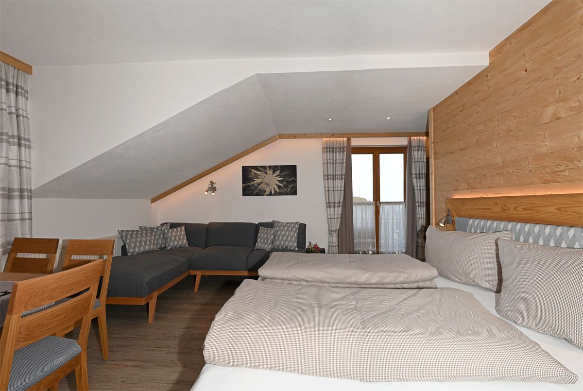 Schlafzimmer 1