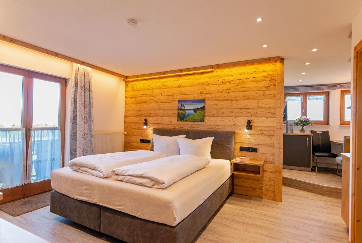 Schlafzimmer mit Boxspringbett