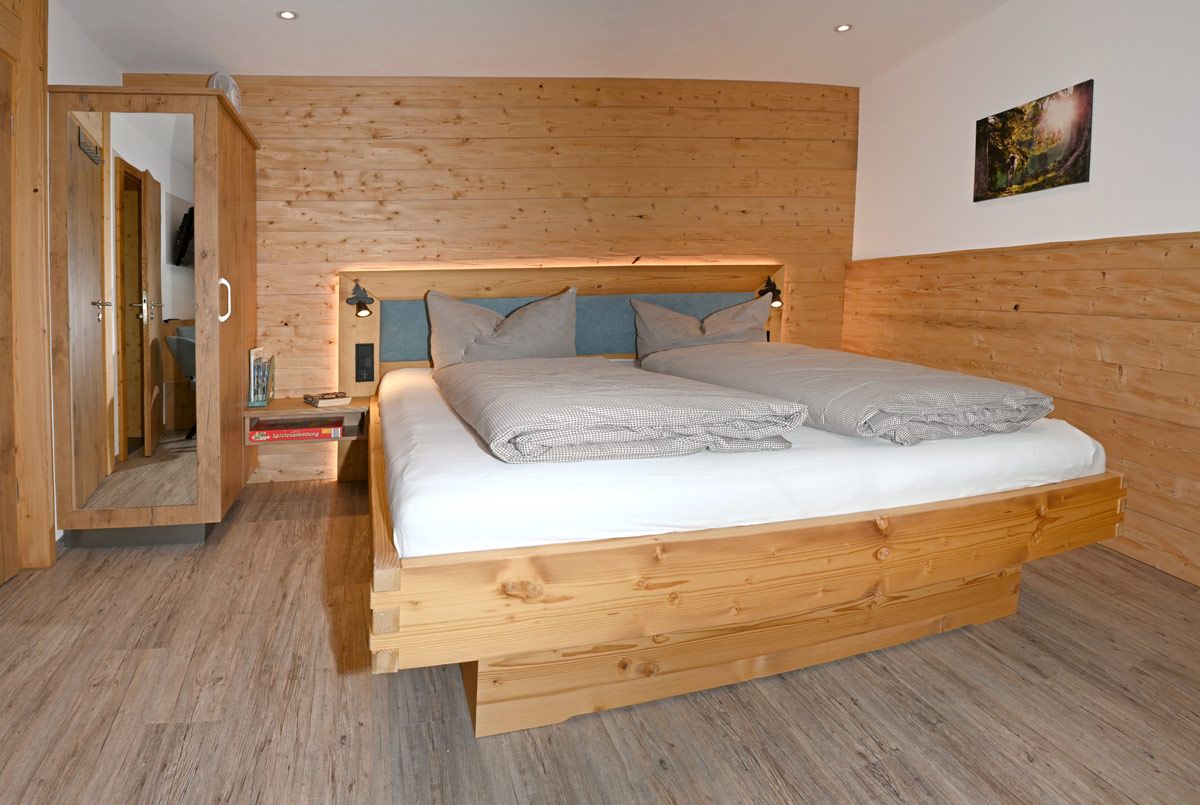 2. Großes Doppelbett