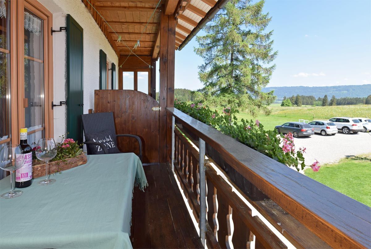Balkon mit Sitzgelegenheit