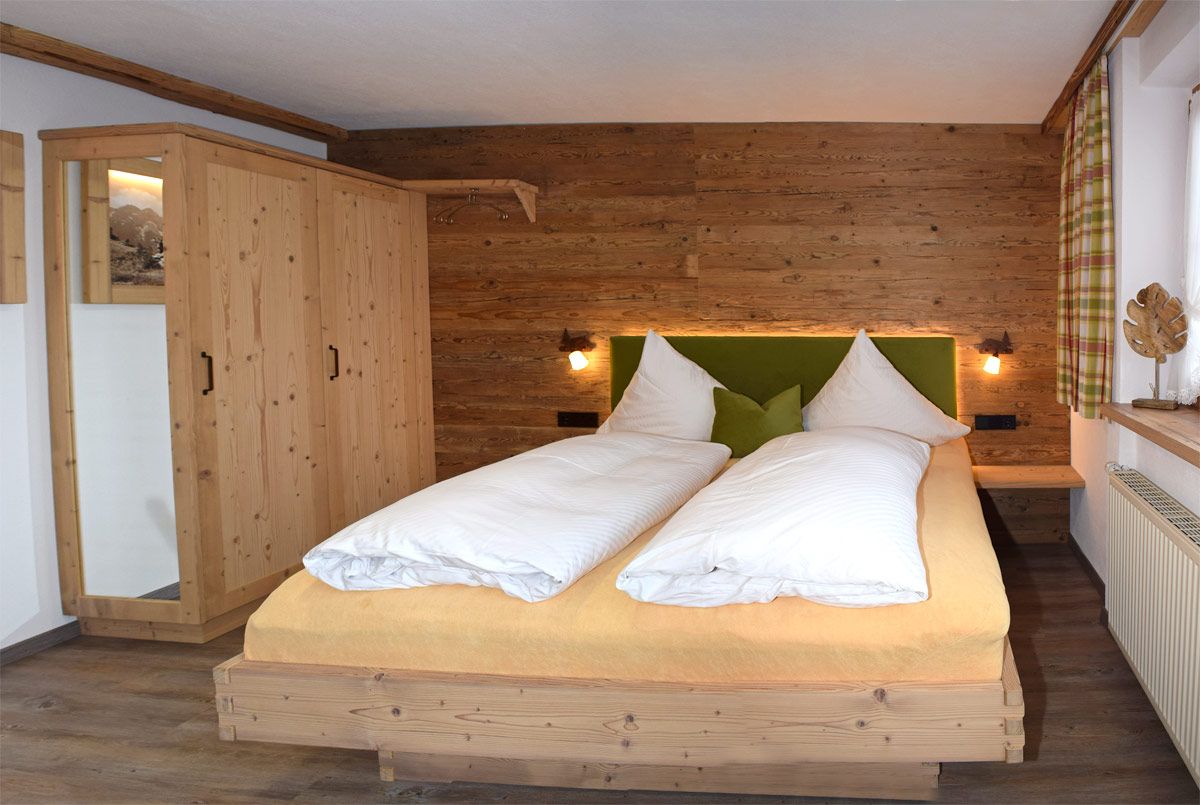 Doppelzimmer mit Schrank